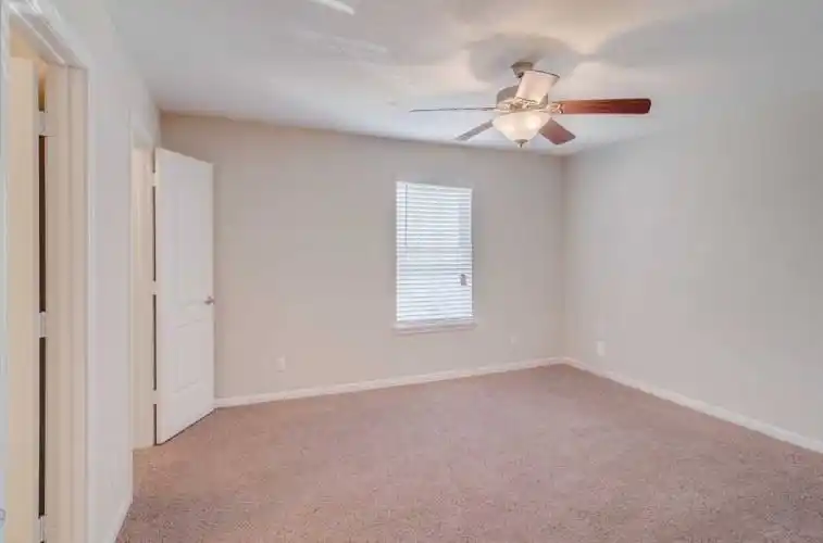 Rental by Apartment Wolf | Estates at Spring Branch | 9001 Kempwood Dr, Houston, TX 77080 | apartmentwolf.com