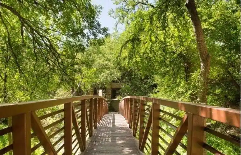 Rental by Apartment Wolf | Colonnade at Willow Bend | 1100 Meredith Ln, Plano, TX 75093 | apartmentwolf.com