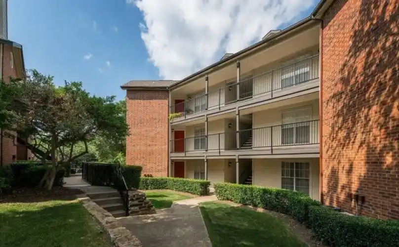 Rental by Apartment Wolf | The Georgian | 128 W Magnolia Ave, San Antonio, TX 78212 | apartmentwolf.com