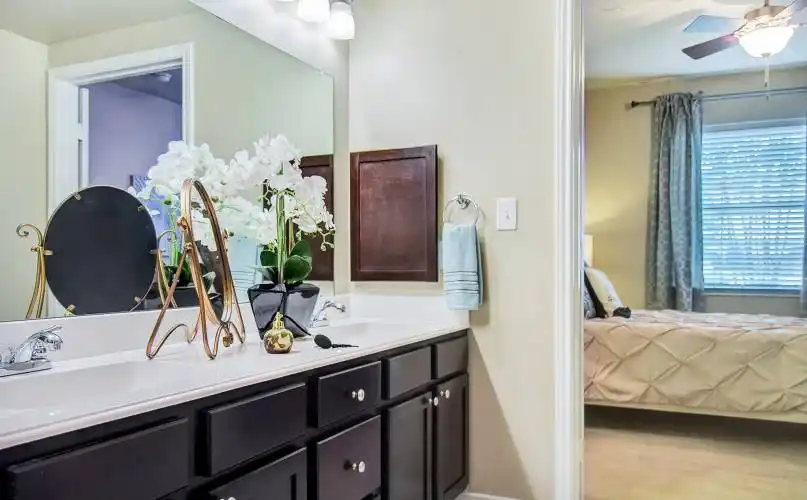 Rental by Apartment Wolf | Portofino at Las Colinas | 11601 W Lago Vis W, Farmers Branch, TX 75234 | apartmentwolf.com