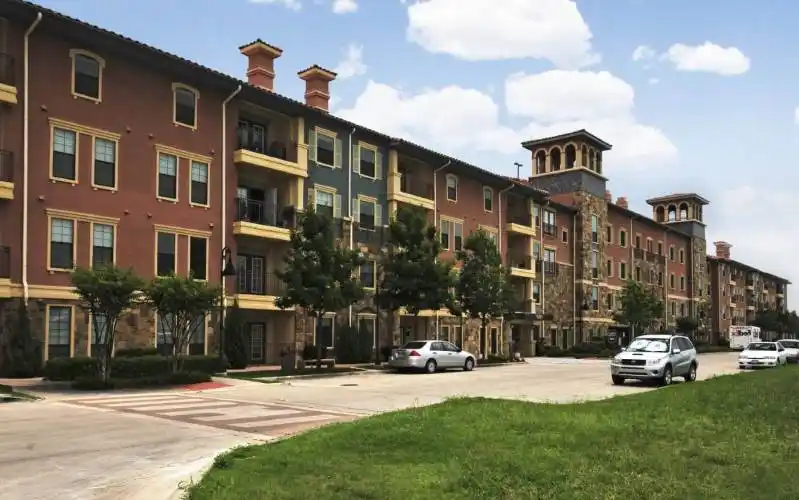 Rental by Apartment Wolf | Portofino at Las Colinas | 11601 W Lago Vis W, Farmers Branch, TX 75234 | apartmentwolf.com