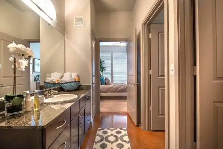 Rental by Apartment Wolf | The Arts | 2611 Ross Ave, Dallas, TX 75201 | apartmentwolf.com