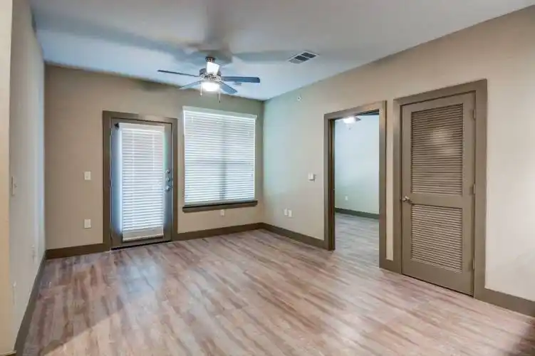 Rental by Apartment Wolf | Hollister Oaks Apartments | 1920 Hollister St, Houston, TX 77080 | apartmentwolf.com