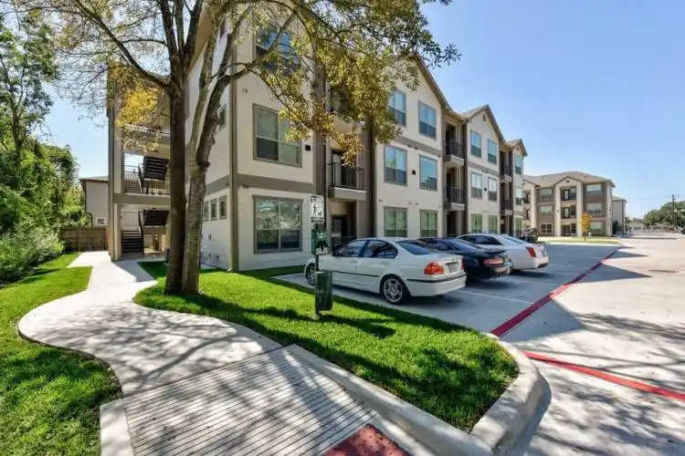 Rental by Apartment Wolf | Hollister Oaks Apartments | 1920 Hollister St, Houston, TX 77080 | apartmentwolf.com