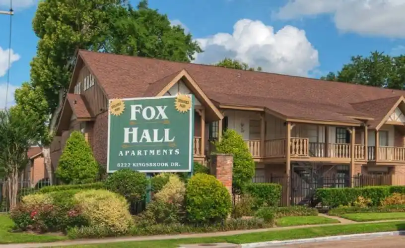 Rental by Apartment Wolf | Fox Hall Apartments | 8222 Kingsbrook Rd, Houston, TX 77024 | apartmentwolf.com