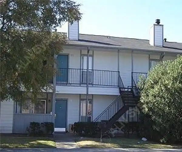 Rental by Apartment Wolf | Brittany Place Apartments | 2338 W 18th St, Houston, TX 77008 | apartmentwolf.com