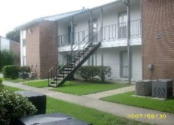 Rental by Apartment Wolf | Brittany Place Apartments | 2338 W 18th St, Houston, TX 77008 | apartmentwolf.com