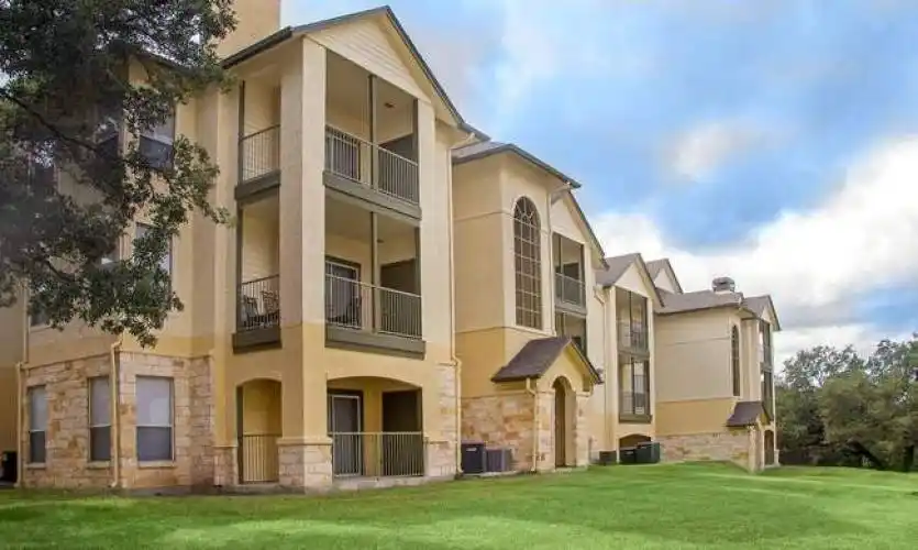 Rental by Apartment Wolf | Signature Ridge | 3711 Medical Dr, San Antonio, TX 78229 | apartmentwolf.com