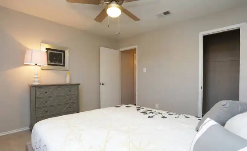 Rental by Apartment Wolf | Trinity Oaks | 5608 Royal Ln, Benbrook, TX 76109 | apartmentwolf.com