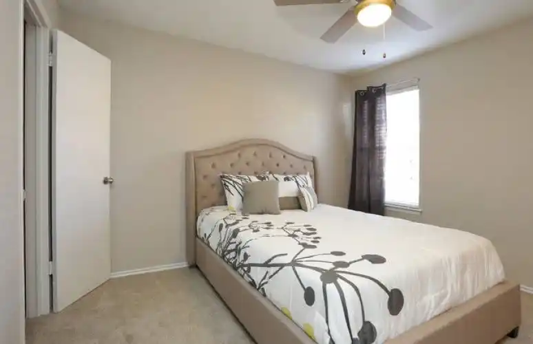 Rental by Apartment Wolf | Trinity Oaks | 5608 Royal Ln, Benbrook, TX 76109 | apartmentwolf.com