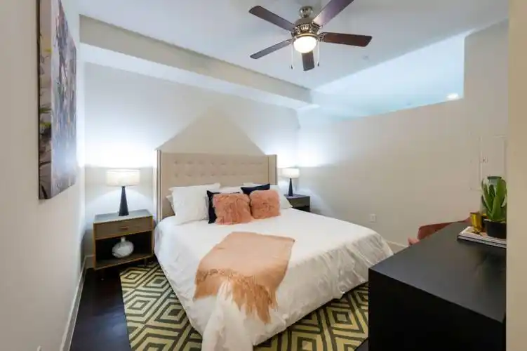 Rental by Apartment Wolf | Pearl Marketplace at Midtown | 3120 Smith St, Houston, TX 77006 | apartmentwolf.com