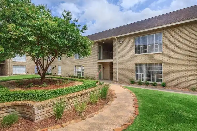 Rental by Apartment Wolf | Residence at Garden Oaks | 500 W Crosstimbers St, Houston, TX 77018 | apartmentwolf.com