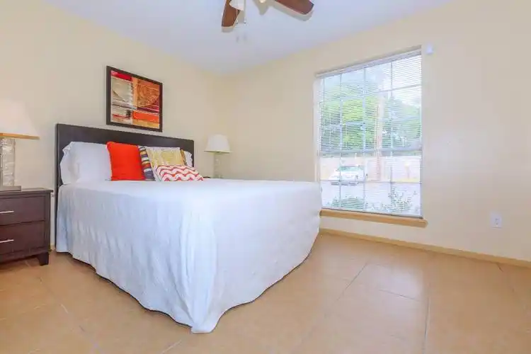 Rental by Apartment Wolf | Residence at Garden Oaks | 500 W Crosstimbers St, Houston, TX 77018 | apartmentwolf.com