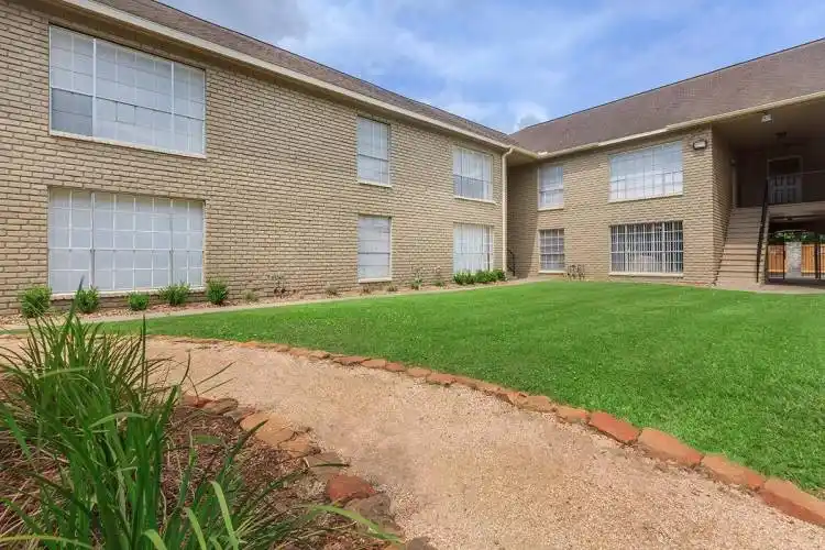 Rental by Apartment Wolf | Residence at Garden Oaks | 500 W Crosstimbers St, Houston, TX 77018 | apartmentwolf.com