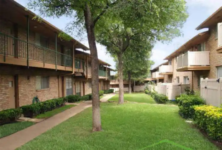 Rental by Apartment Wolf | Lakeside on Spring Valley | 1000 W Spring Valley Rd, Richardson, TX 75080 | apartmentwolf.com