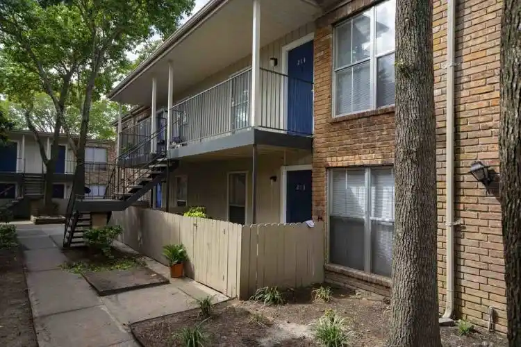 Rental by Apartment Wolf | La Primavera | 10000 Hammerly Blvd, Houston, TX 77080 | apartmentwolf.com