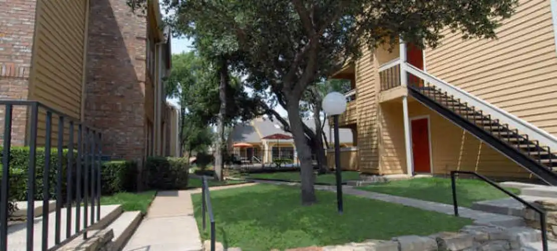 Rental by Apartment Wolf | Huntington Ridge | 821 S Polk, DeSoto, TX 75115 | apartmentwolf.com