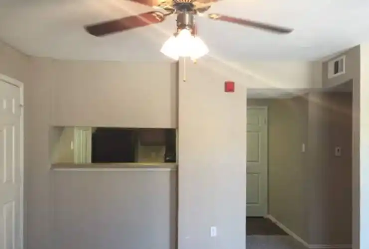 Rental by Apartment Wolf | Chateau on the River | 3301 River Park Ln S, Fort Worth, TX 76116 | apartmentwolf.com