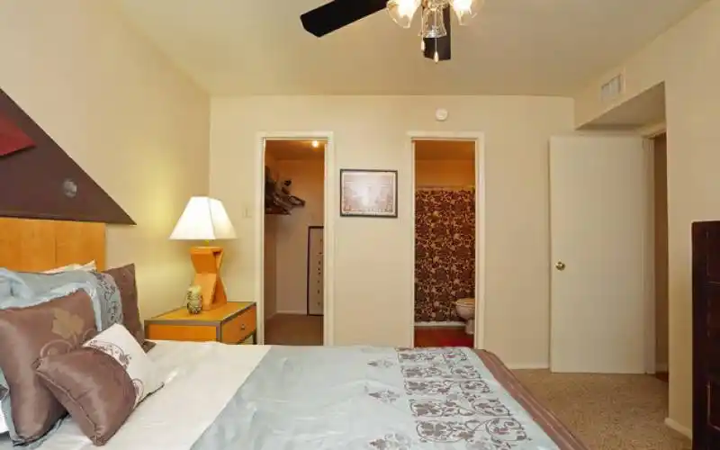 Rental by Apartment Wolf | Hulen Oaks | 5700 S Hulen St, Fort Worth, TX 76132 | apartmentwolf.com