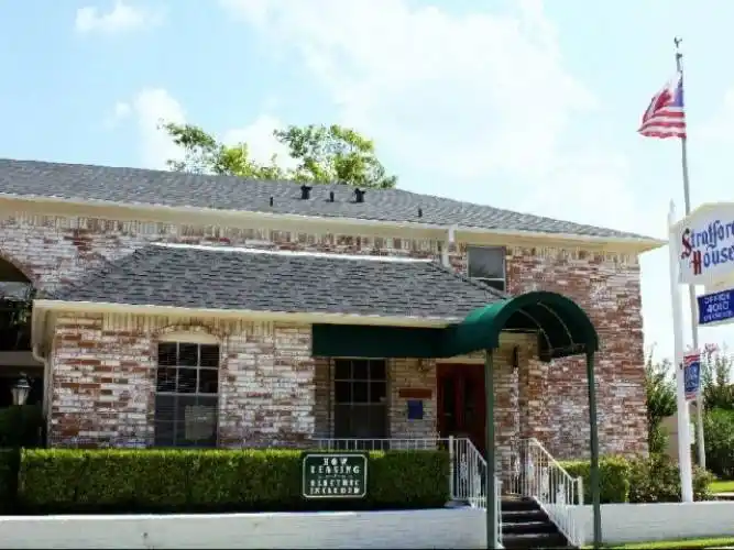 Rental by Apartment Wolf | Stratford House | 4010 Linkwood Dr, Houston, TX 77025 | apartmentwolf.com