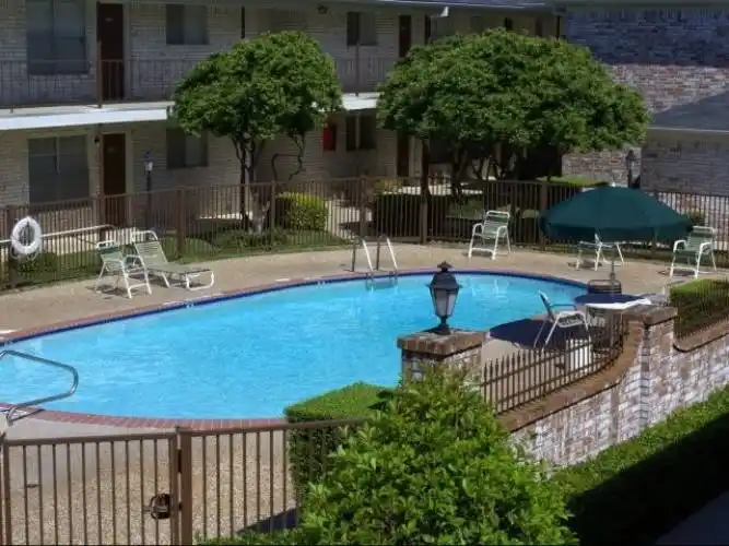 Rental by Apartment Wolf | Stratford House | 4010 Linkwood Dr, Houston, TX 77025 | apartmentwolf.com