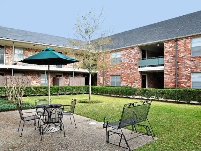 Rental by Apartment Wolf | Stratford House | 4010 Linkwood Dr, Houston, TX 77025 | apartmentwolf.com