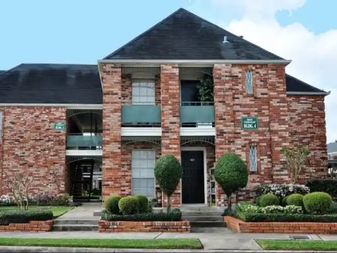 Rental by Apartment Wolf | Stratford House | 4010 Linkwood Dr, Houston, TX 77025 | apartmentwolf.com