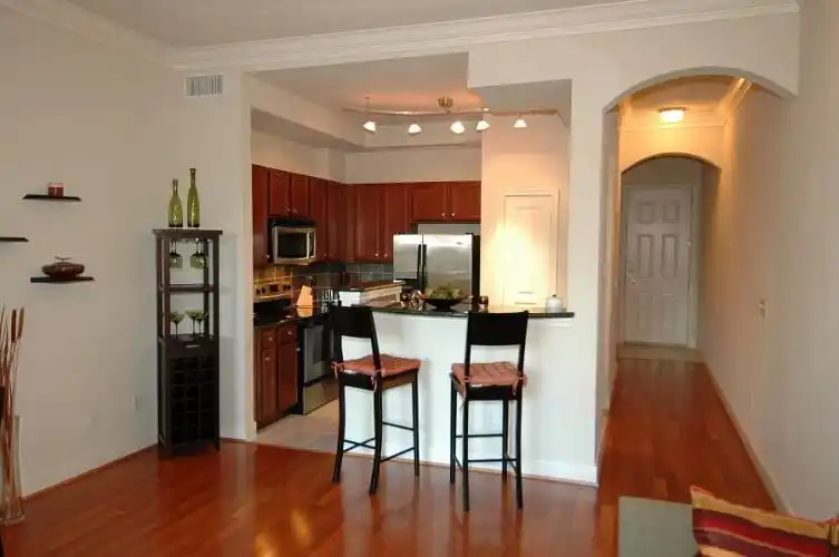 Rental by Apartment Wolf | Bayou on the Bend | 5201 Memorial Dr, Houston, TX 77007 | apartmentwolf.com