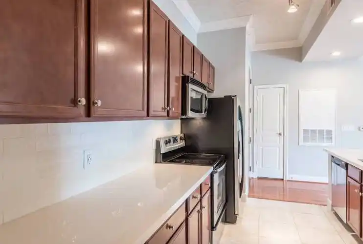 Rental by Apartment Wolf | Bayou on the Bend | 5201 Memorial Dr, Houston, TX 77007 | apartmentwolf.com