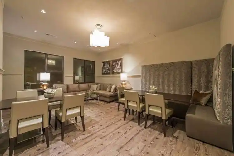 Rental by Apartment Wolf | Pearl Midlane River Oaks | 2121 Midlane St, Houston, TX 77027 | apartmentwolf.com