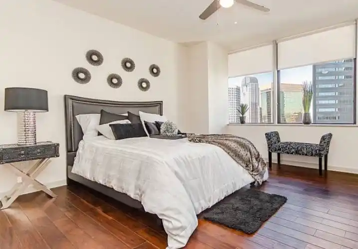 Rental by Apartment Wolf | LTV Tower Apartments | 1555 Elm St, Dallas, TX 75201 | apartmentwolf.com