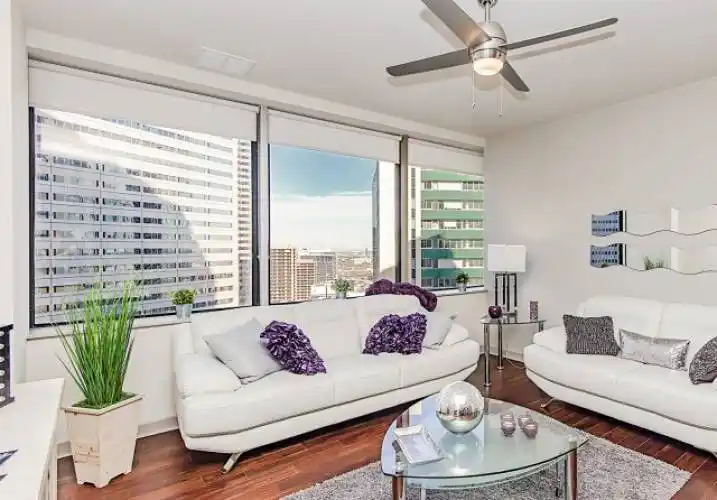 Rental by Apartment Wolf | LTV Tower Apartments | 1555 Elm St, Dallas, TX 75201 | apartmentwolf.com