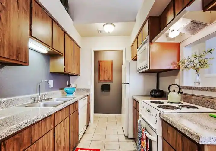 Rental by Apartment Wolf | Rosemeade Townhomes | 3830 Old Denton Rd, Carrollton, TX 75007 | apartmentwolf.com