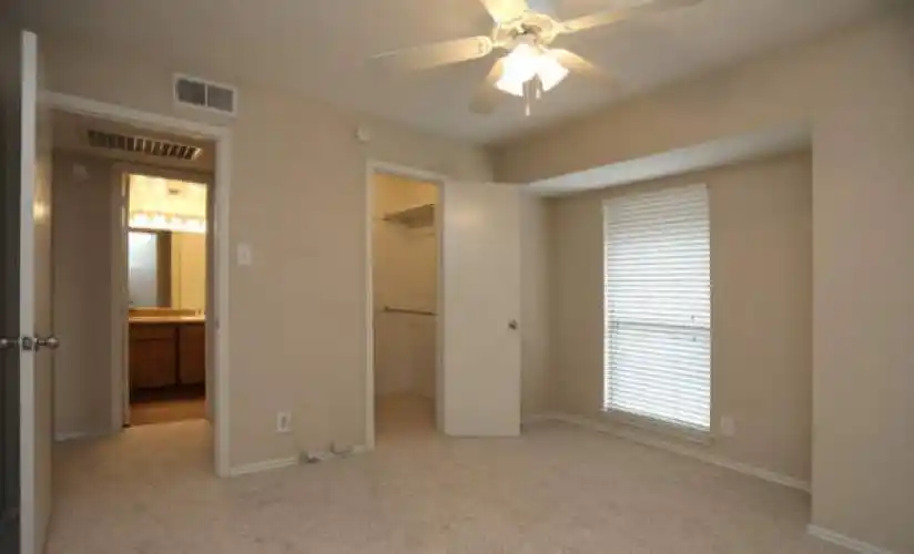 Rental by Apartment Wolf | Oakhaven Apartments | 3330 Country Square Dr, Carrollton, TX 75006 | apartmentwolf.com