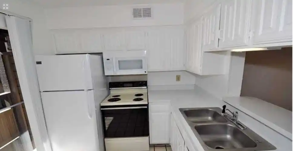 Rental by Apartment Wolf | Lakehill Townhomes | 2610 Lakehill Ln, Carrollton, TX 75006 | apartmentwolf.com