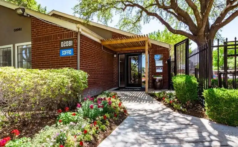 Rental by Apartment Wolf | Slate Apartments Dallas | 18050 Kelly Blvd, Dallas, TX 75287 | apartmentwolf.com