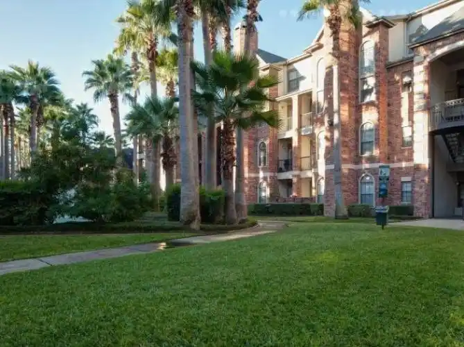 Rental by Apartment Wolf | Phoenician | 2345 Bering Dr, Houston, TX 77057 | apartmentwolf.com