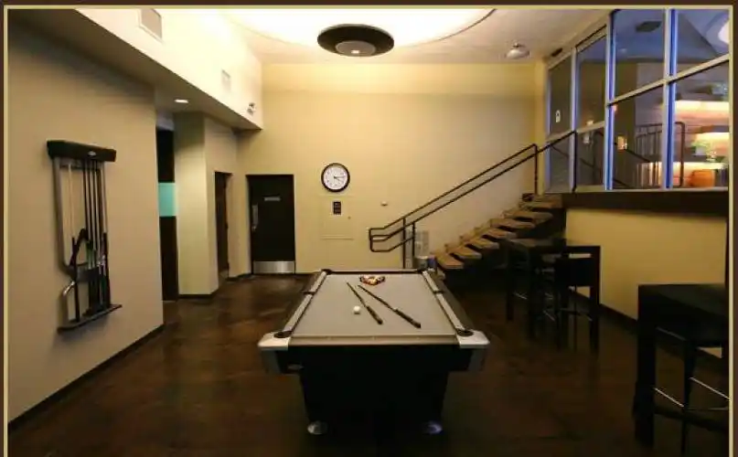 Rental by Apartment Wolf | Manor House Apartments | 1222 Commerce St, Dallas, TX 75202 | apartmentwolf.com