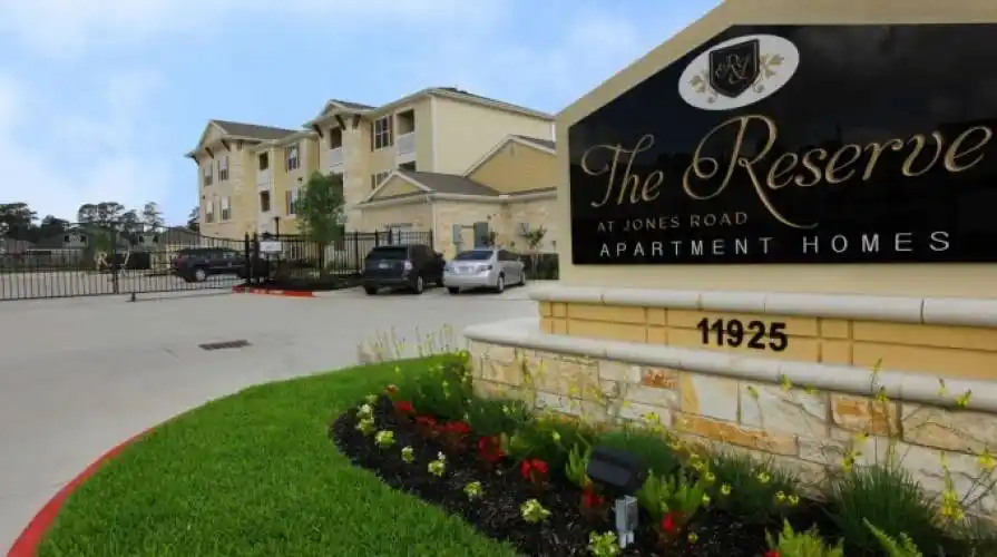 Rental by Apartment Wolf | The Reserve at Jones Road | 11925 Jones Rd, Houston, TX 77070 | apartmentwolf.com