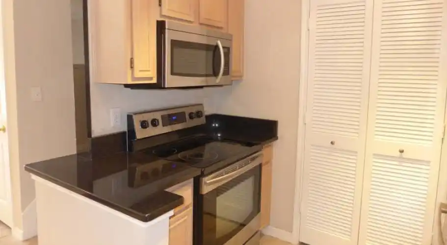 Rental by Apartment Wolf | Walnut Square Townhomes | 4051 Beltway Dr, Addison, TX 75001 | apartmentwolf.com