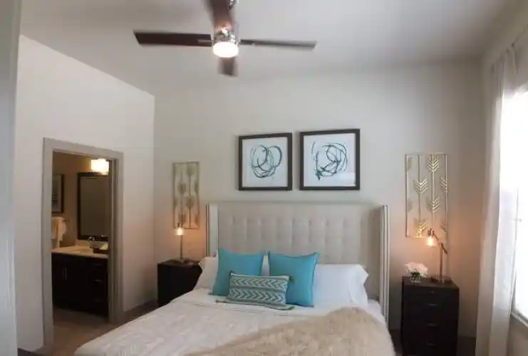 Rental by Apartment Wolf | Broadstone Oak Hills | 7714 Louis Pasteur Dr, San Antonio, TX 78229 | apartmentwolf.com