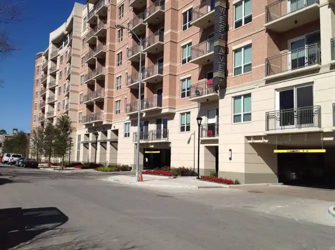 Rental by Apartment Wolf | Arrive River Oaks | 2800 Kirby Dr, Houston, TX 77098 | apartmentwolf.com