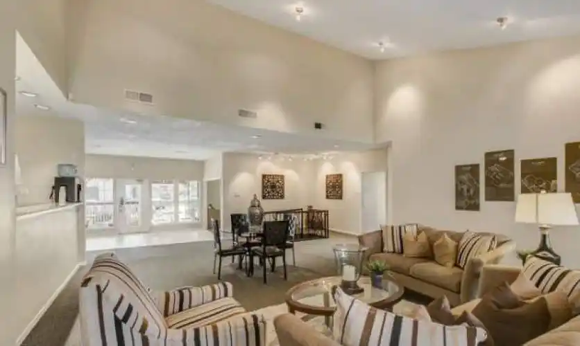 Rental by Apartment Wolf | Creekwood Apartment Homes | 4208 W Pioneer Dr, Irving, TX 75061 | apartmentwolf.com