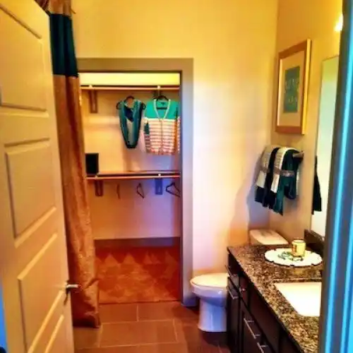 Rental by Apartment Wolf | Hiline Heights | 145 Heights Blvd, Houston, TX 77007 | apartmentwolf.com