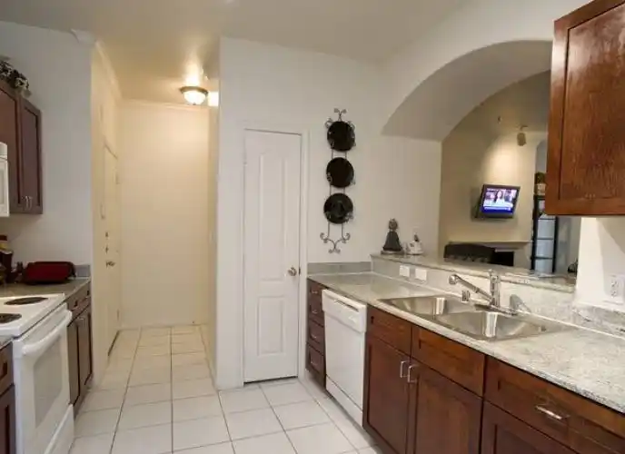 Rental by Apartment Wolf | Chateau De Ville | 4040 Spring Valley Rd, Farmers Branch, TX 75244 | apartmentwolf.com