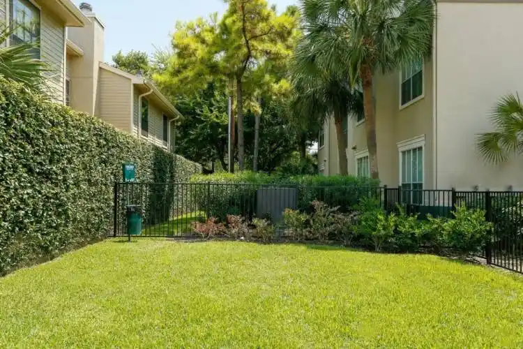 Rental by Apartment Wolf | Kirby Place Apartments | 7500 Kirby Dr, Houston, TX 77030 | apartmentwolf.com