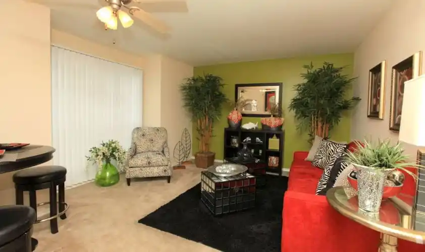 Rental by Apartment Wolf | Bayou Park | 4400 Memorial Dr, Houston, TX 77007 | apartmentwolf.com