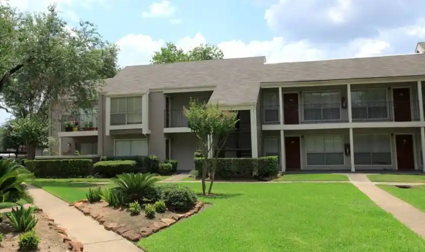 Rental by Apartment Wolf | Bayou Park | 4400 Memorial Dr, Houston, TX 77007 | apartmentwolf.com