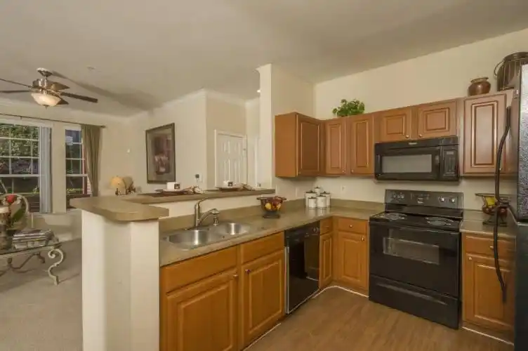 Rental by Apartment Wolf | Veranda at Centerfield | 7700 Willowchase Blvd, Houston, TX 77070 | apartmentwolf.com